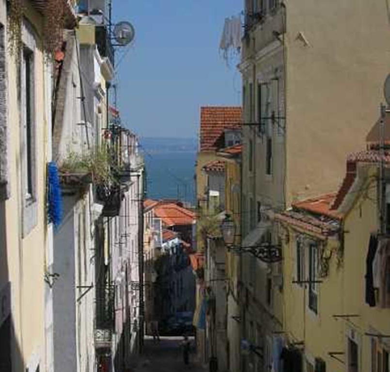 New House Design, Typical Lisbon Apartment Phòng bức ảnh