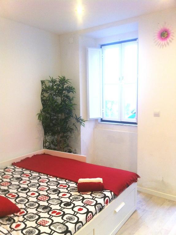 New House Design, Typical Lisbon Apartment Phòng bức ảnh